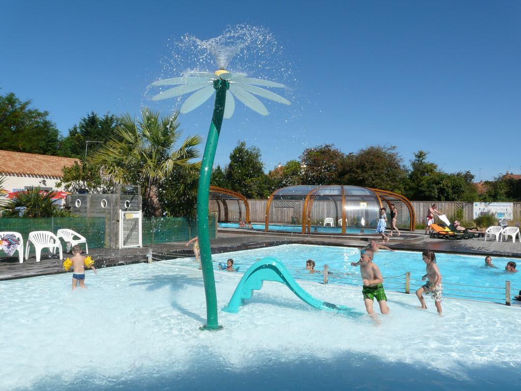 Camping Le Village De La Mer Les Moutiers Exterior foto